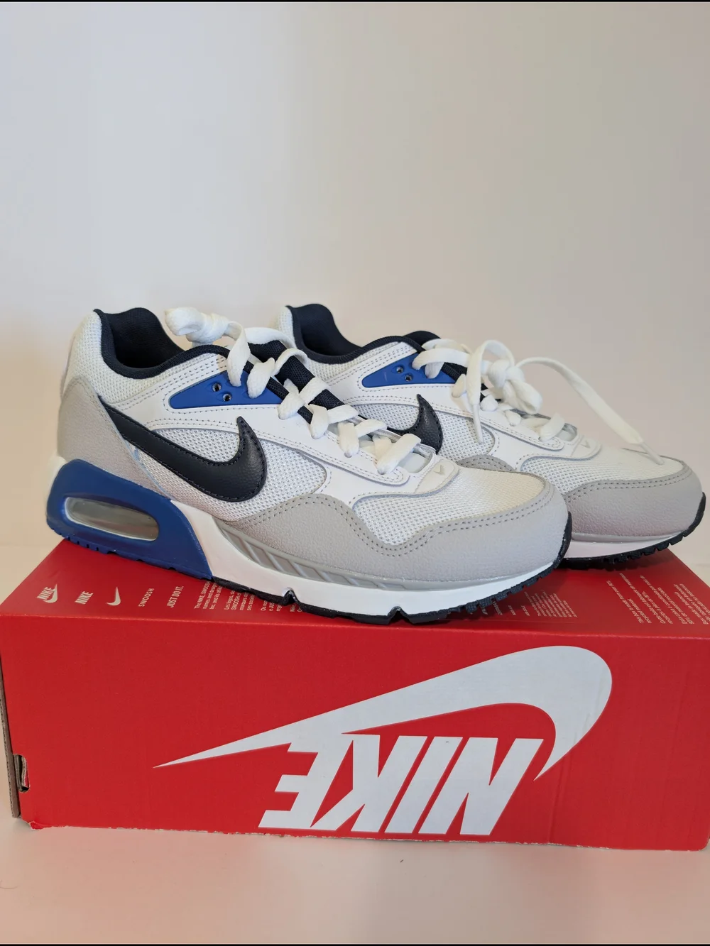 Nike Men’s Air Max Correlate White/Blue/Grey Size 7.5 BOX No Lid